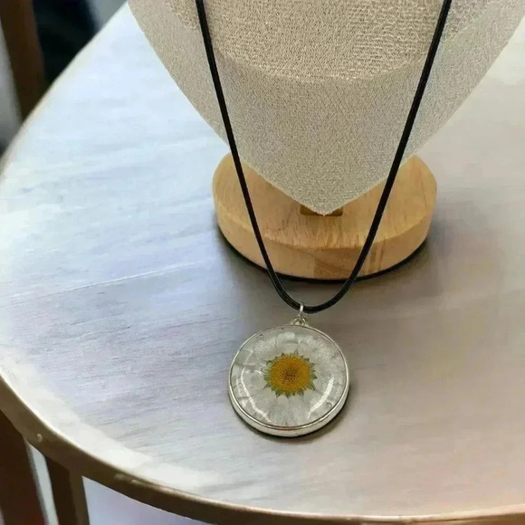 Handcrafted Floral Art to Wear Statement Necklace Daisy Flower Preservation 18" - Picture 6 of 6